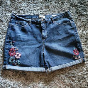 Vintage America Jean Shorts Women's size 14 Embroidery